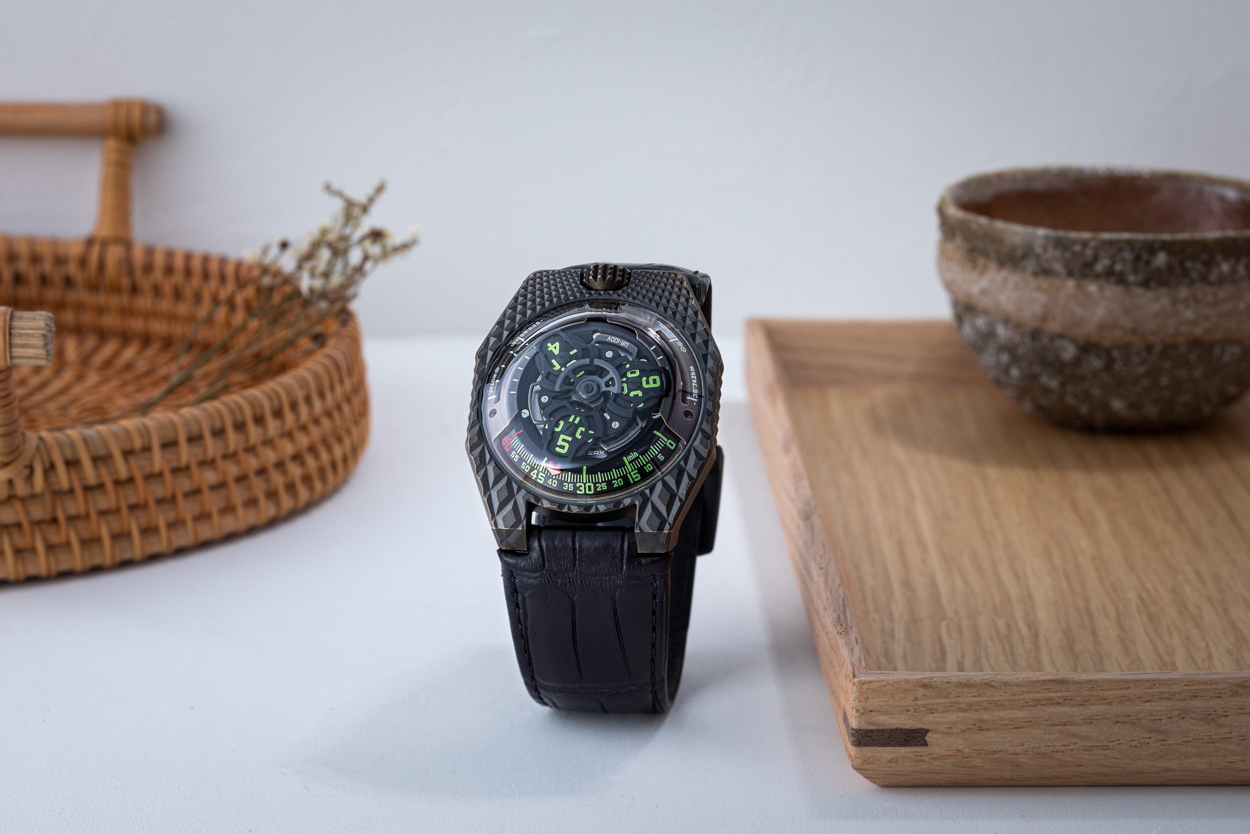 Urwerk UR-100V T-Rex